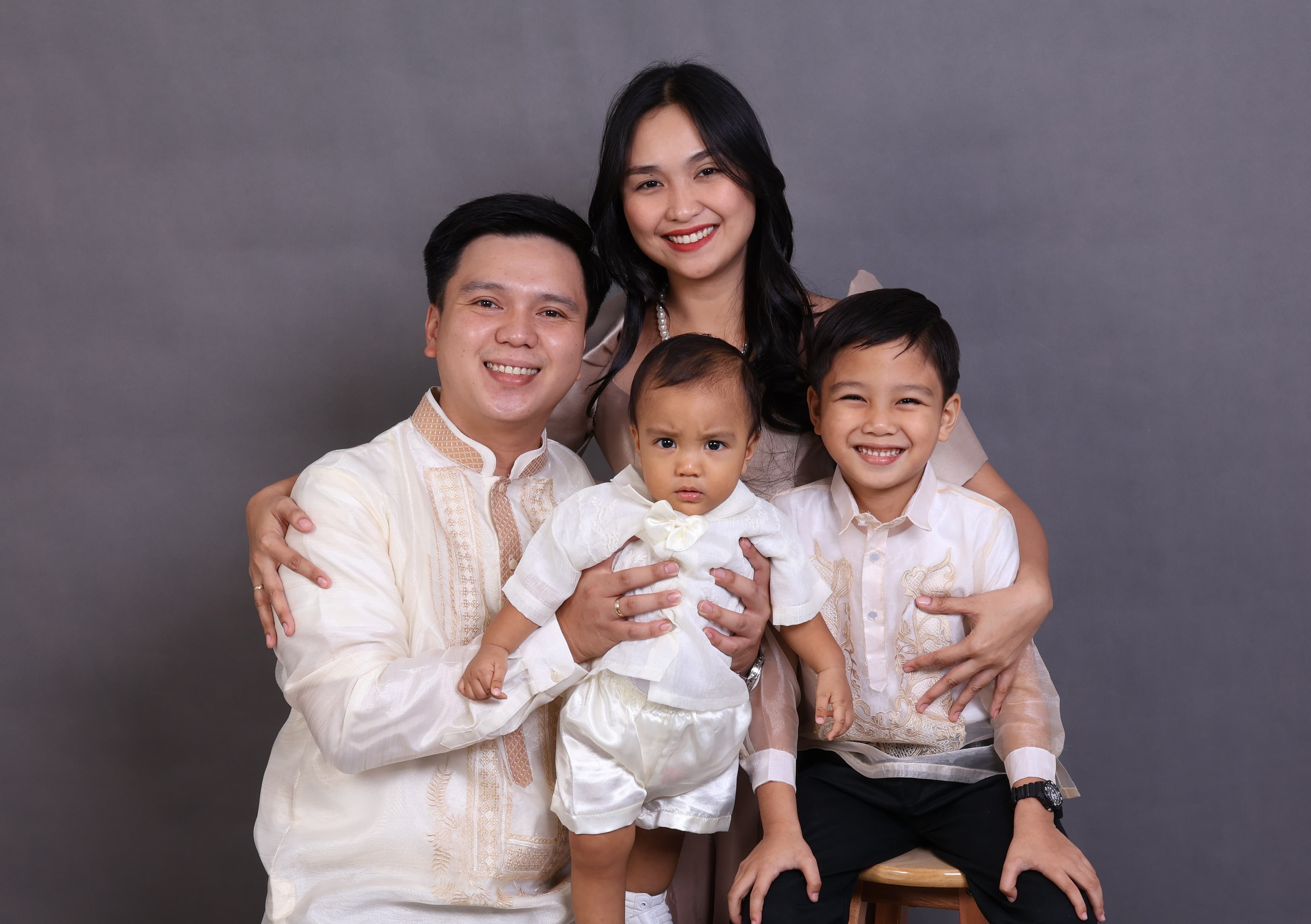 Attorney Harvey Dela Torre with his family